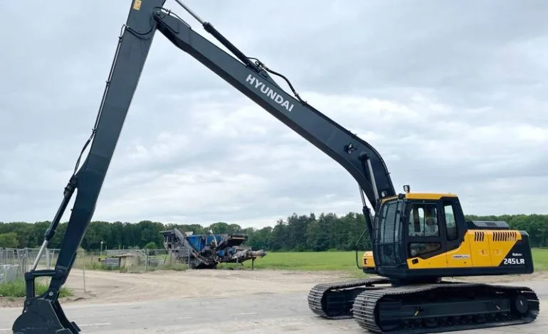 30 Meter Long Boom Excavator on Rent
