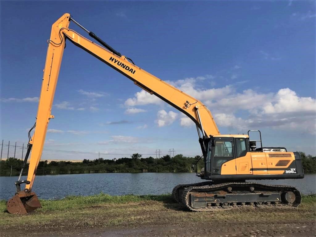 23 Meter Long Boom Excavator on Rent