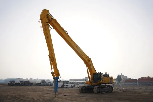 37 Meter Long Boom Excavator on Rent