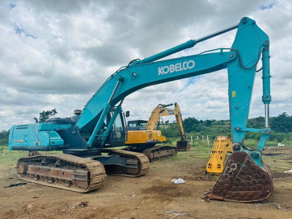 Kobelco-520-Excavator-on-Rent