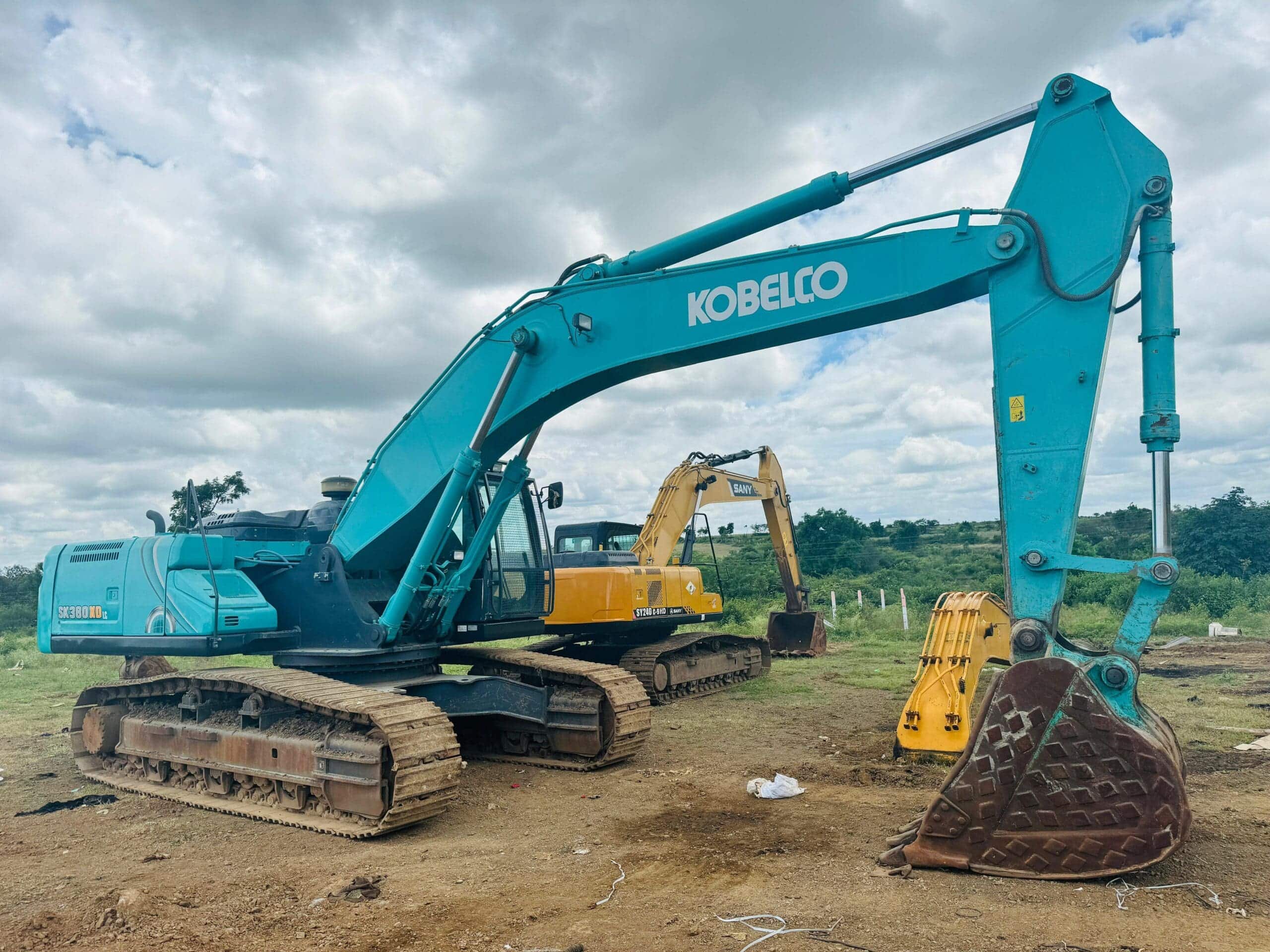 Kobelco 520 Excavator on Rent